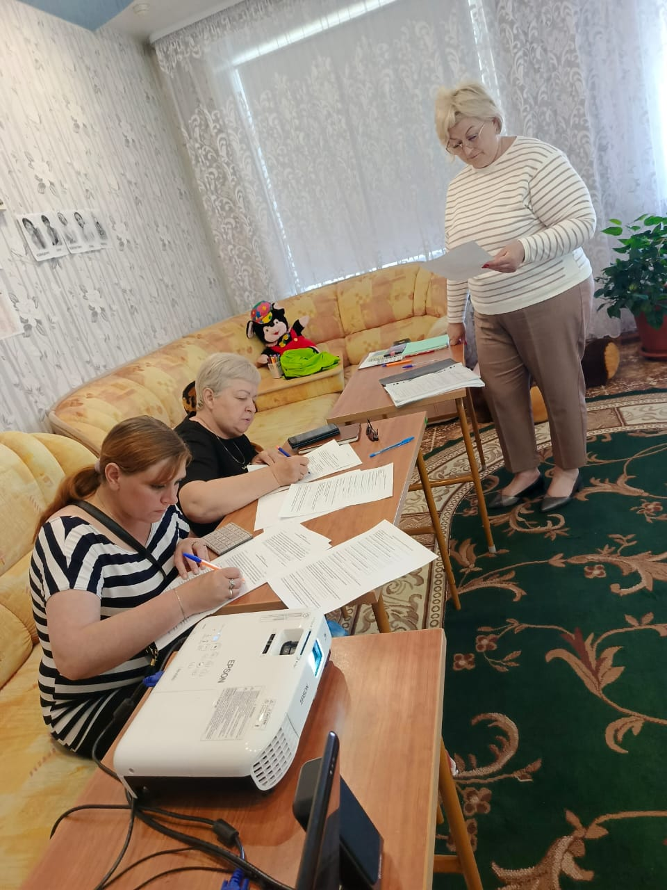 Замещающие родители - это люди с большим сердцем, неравнодушные к проблемам детей.